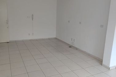 Sal&atilde;o Comercial para alugar - 27m&sup2; - Centro