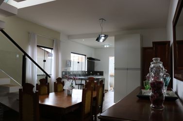Sobrado &agrave; venda - JARDIM DOS PINHEIROS