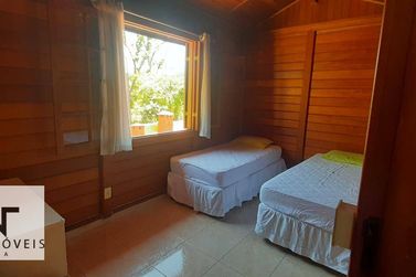 Ch&aacute;cara &agrave; venda - 700m&sup2; - Terra Preta