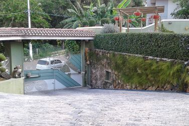 Casa &agrave; venda - 450m&sup2; - JARDIM DO LAGO