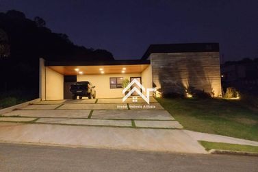 Casa para alugar - 390m&sup2; - Condom&iacute;nio Itapor&atilde;