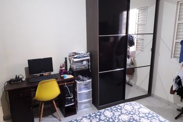 Casa &agrave; venda - 180m&sup2; - JARDIM CEREJEIRAS