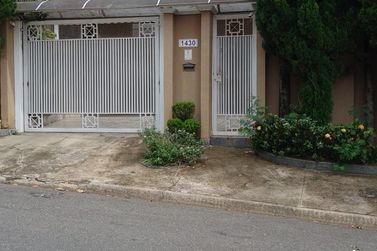 Casa &agrave; venda - JARDIM DOS PINHEIROS