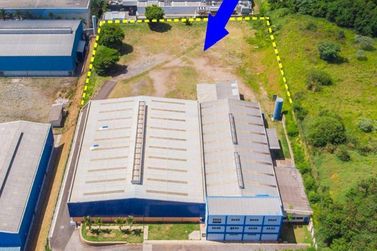 Sal&atilde;o Comercial para alugar - 3857m&sup2; - Distrito Industrial Alfredo Relo