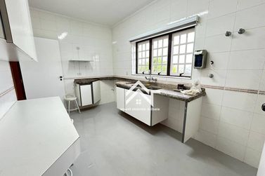 Casa para alugar - 440m&sup2; - Vila Petr&oacute;polis