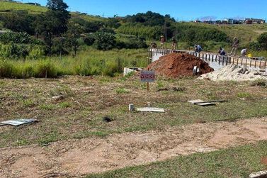 Terreno &agrave; venda - 215m&sup2; - Jardim das Cerejeiras