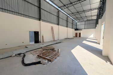 Sal&atilde;o Comercial para alugar - 240m&sup2; - Jardim Est&acirc;ncia Brasil