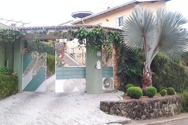 Casa &agrave; venda - 450m&sup2; - JARDIM DO LAGO