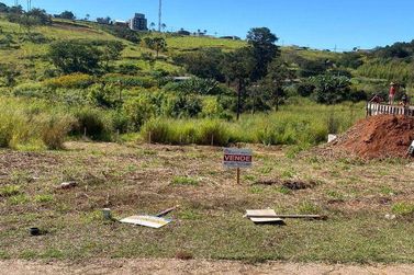 Terreno &agrave; venda - 179m&sup2; - Jardim das Cerejeiras