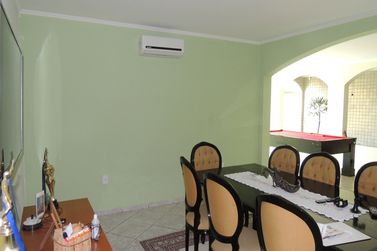 Casa &agrave; venda - 300m&sup2; - Jardim Vila Galv&atilde;o