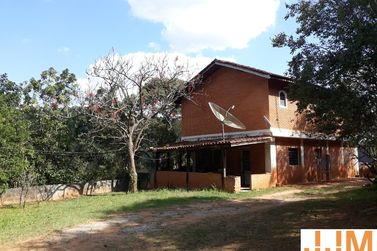 Ch&aacute;cara &agrave; venda - 374m&sup2; - port&atilde;o