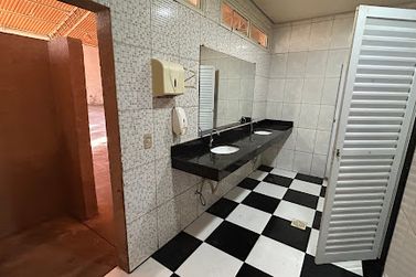 Sal&atilde;o Comercial para alugar - 1000m&sup2; - Serra Negra