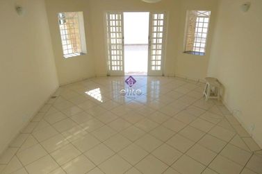 Casa &agrave; venda - 220m&sup2; - JARDIM REAL