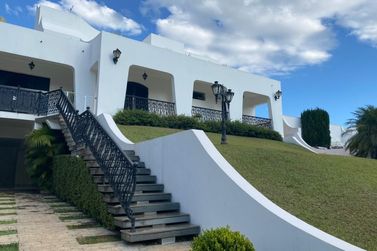 Casa &agrave; venda - 700m&sup2; - Condom&iacute;nio Flamboyant