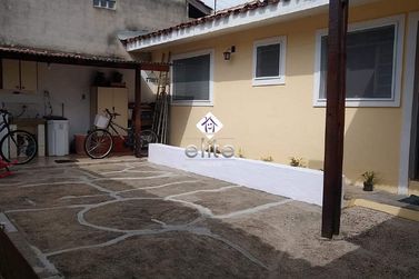 Casa &agrave; venda - 137m&sup2; - JARDIM DOS PINHEIROS