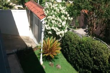 Casa &agrave; venda - 1000m&sup2; - Jardim das Flores