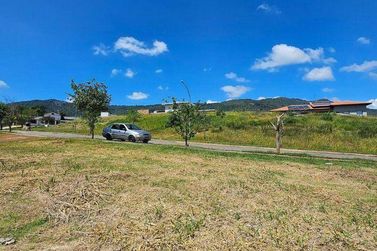 Terreno &agrave; venda - 727m&sup2; - Condom&iacute;nio Itapor&atilde;