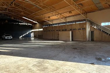 Sal&atilde;o Comercial para alugar - 1000m&sup2; - Serra Negra