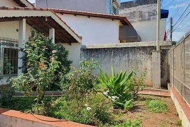 Casa &agrave; venda - CENTRO
