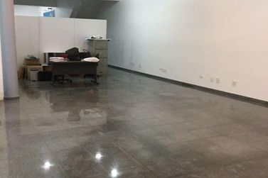 Sal&atilde;o Comercial para alugar - 250m&sup2; - Vila Thais