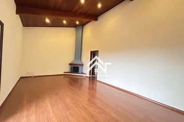 Casa para alugar - 440m&sup2; - Vila Petr&oacute;polis