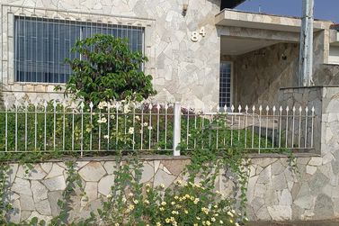 Casa &agrave; venda - ATIBAIA JARDIM