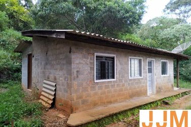 Ch&aacute;cara &agrave; venda - 374m&sup2; - port&atilde;o