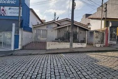 Casa &agrave; venda - CENTRO