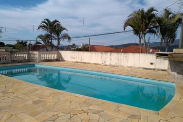 Casa &agrave; venda - 350m&sup2; - JD DO LAGO