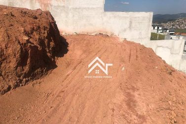Terreno &agrave; venda - 360m&sup2; - Condom&iacute;nio Alto da Floresta