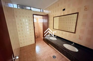Sal&atilde;o Comercial para alugar - 255m&sup2; - Centro