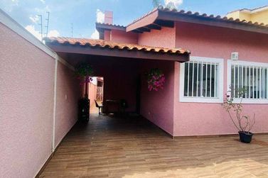 Casa &agrave; venda - 244m&sup2; - Jardim do Lago