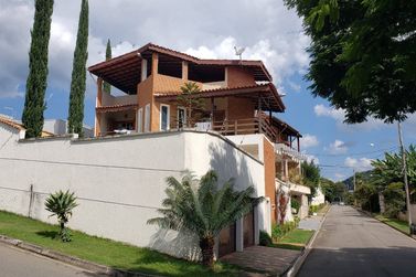 Casa &agrave; venda - 377m&sup2; - JARDIM DAS FLORES