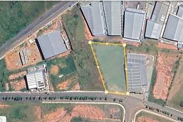 Terreno &agrave; venda - 3500m&sup2; - Loteamento Serras de Atibaia I