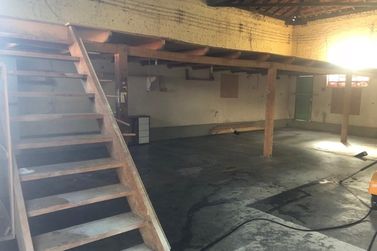 Sal&atilde;o Comercial &agrave; venda - 133m&sup2; - Centro