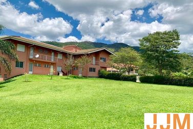 Casa &agrave; venda - 262m&sup2; - Itapetinga