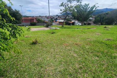 Terreno &agrave; venda - 970m&sup2; - Pinheirinho