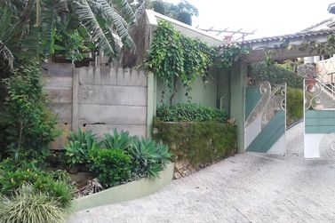 Casa &agrave; venda - 450m&sup2; - JARDIM DO LAGO