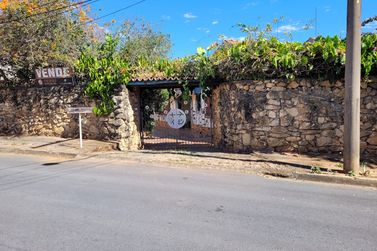 Ch&aacute;cara &agrave; venda - RECANTO AMAPOLA