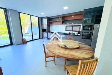 Casa para alugar - 228m&sup2; - Rio Abaixo