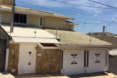 Casa &agrave; venda - 350m&sup2; - Jardim Eneide