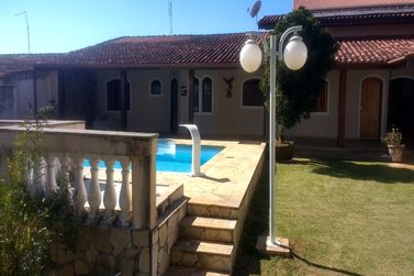 Casa &agrave; venda - 174m&sup2; - JD DOS PINHEIROS