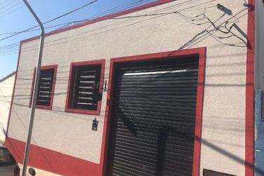 Sal&atilde;o Comercial &agrave; venda - 133m&sup2; - Centro