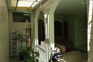 Casa &agrave; venda - 300m&sup2; - Jardim Vila Galv&atilde;o