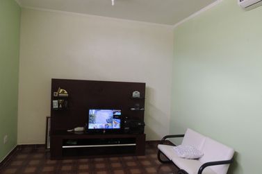 Casa &agrave; venda - 300m&sup2; - Jardim Vila Galv&atilde;o