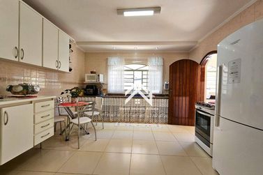 Casa &agrave; venda - 221m&sup2; - Jardim Shangri-L&aacute;
