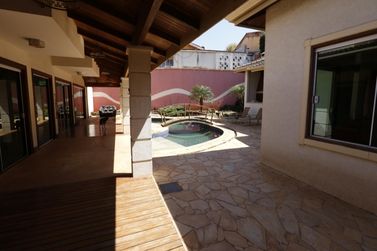 Casa &agrave; venda - 660m&sup2; - Condominio Parque das Gar&ccedil;as
