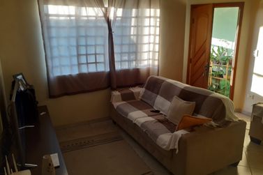 Casa &agrave; venda - 180m&sup2; - JARDIM CEREJEIRAS