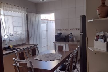 Casa &agrave; venda - CENTRO