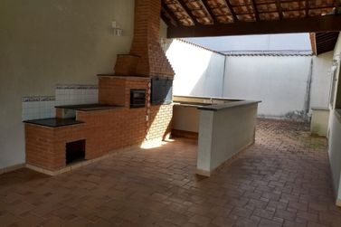 Casa &agrave; venda - 350m&sup2; - JD DO LAGO